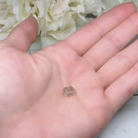【ポリッシュ】新たな未来を切り拓く　オイルインクォーツ　9×7×3mm