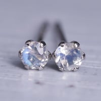 ［ピアス］工房応援企画　PT900　ムーンストーン　ピアス