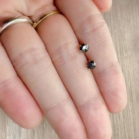 ［ピアス］K18YG ブラックダイヤモンド 0.4ct