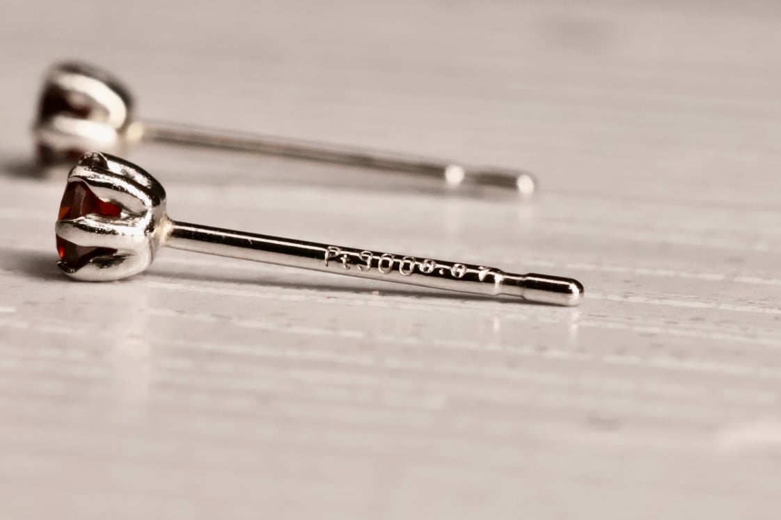 ピアス］工房応援企画 PT900 ガーネット ピアス | pundarika