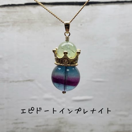 k24gp【王冠シリーズ】精神と感情のバランスを整え、自己表現と内なる力を引き出す。多面的な成長と調和をもたらす バイカラーフローライト