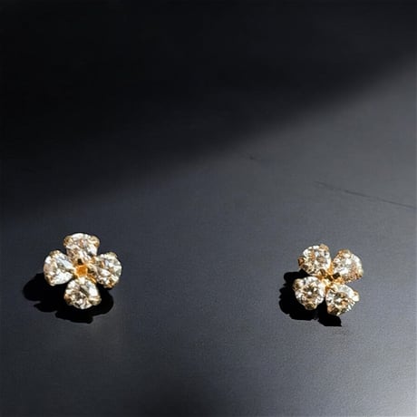【工房応援価格】18金イエローゴールド 四葉のクローバーホワイトダイヤモンド 0.24ct ピアス