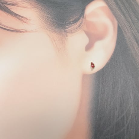 ［ピアス］18金 情熱と自己成長を呼び覚ます魔法の石　アヤナスピネルピアス 計0.2ct