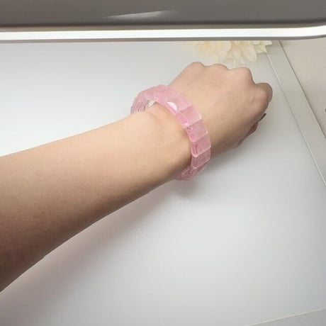ローズクォーツ バングル ハイクオリティ内径17.5cm