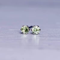 ［ピアス］工房応援企画　PT900　ペリドット　ピアス
