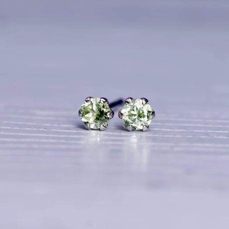 ［ピアス］工房応援企画　PT900　ペリドット　ピアス