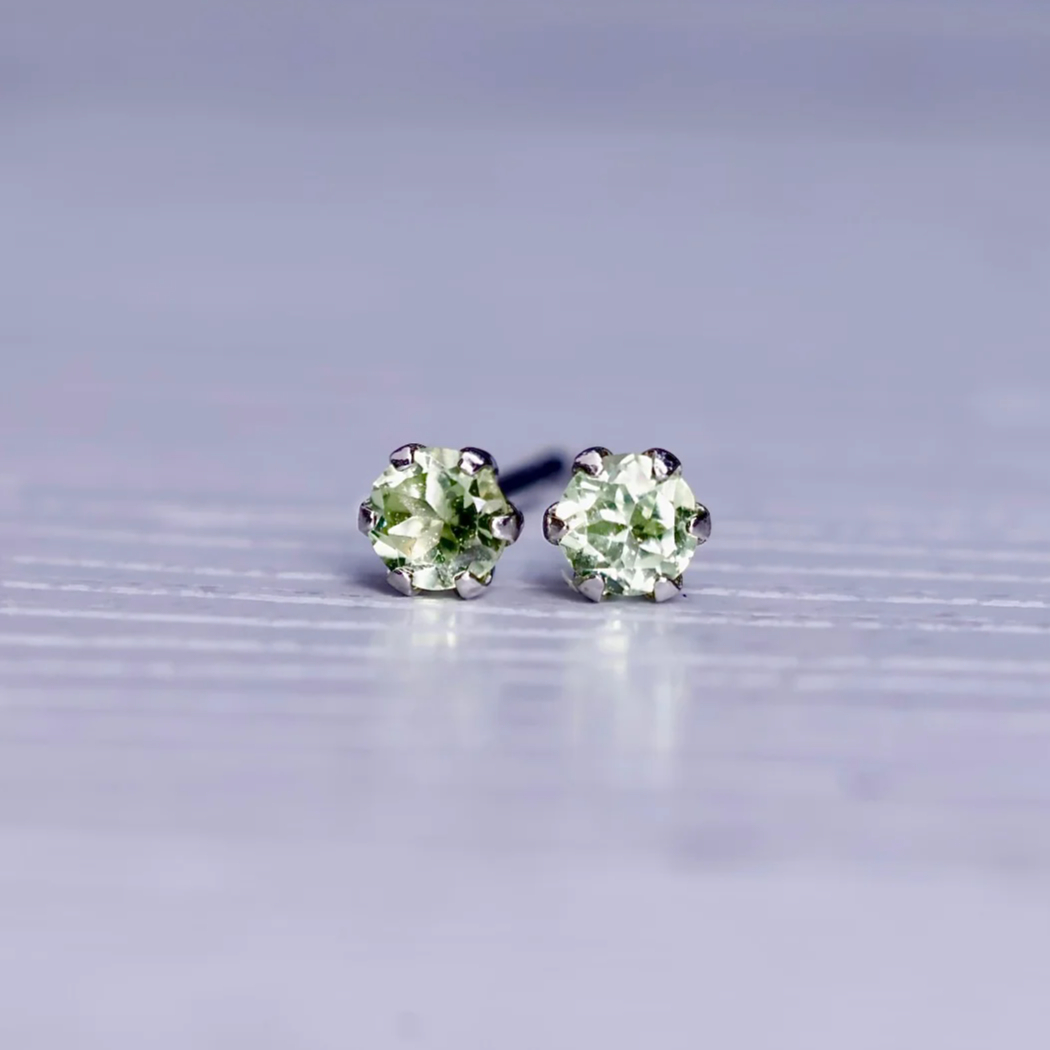 ピアス］工房応援企画 PT900 ペリドット ピアス | pundarika