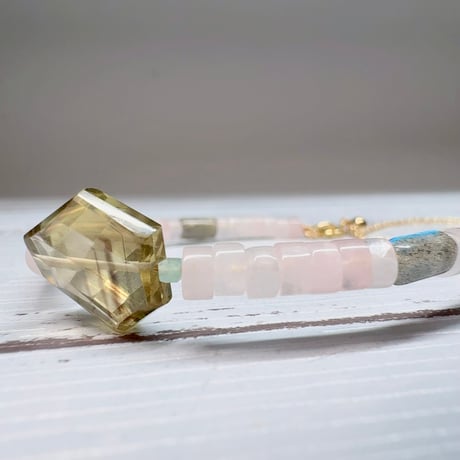【配色の色彩心理】優しさの中に芯がある印象を作る
