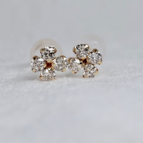 【工房応援価格】18金イエローゴールド 四葉のクローバーホワイトダイヤモンド 0.24ct ピアス