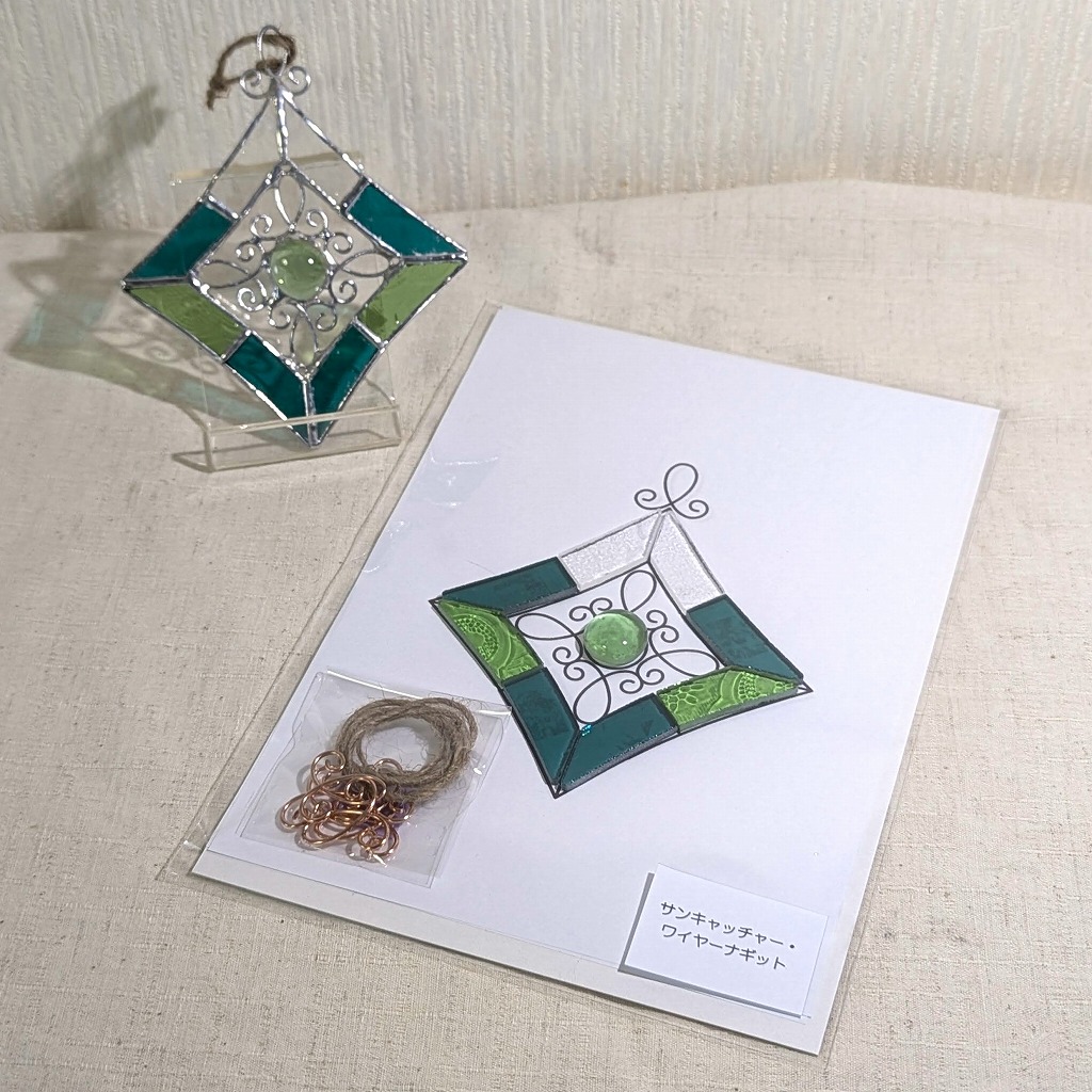 ガラス　角　ピッチャー　ハンドメイド　グリーン　希少　ヴィンテージ　工芸品 ガラス 角 ピッチャー ハンドメイド グリーン 希少 ヴィンテージ