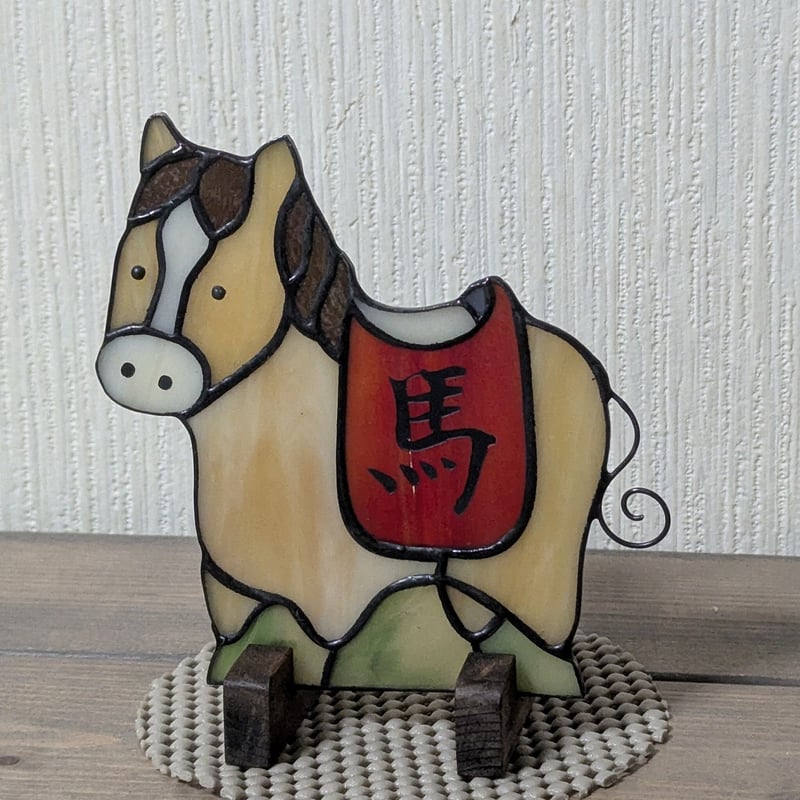 ステンドグラス　置物　飾り カット済みキット】干支・馬の置物飾り（簡易木製スタンド付き