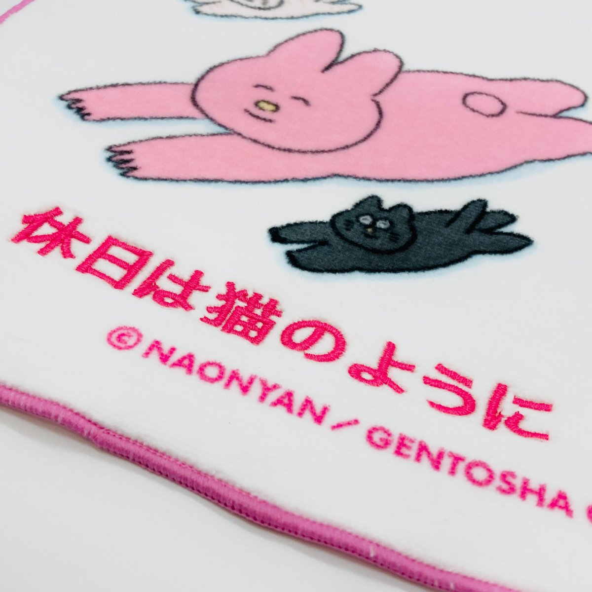 なおにゃん 猫かわいい刺繍ハンカチタオル 【ピンク】【ブルー】 | Gotcha!