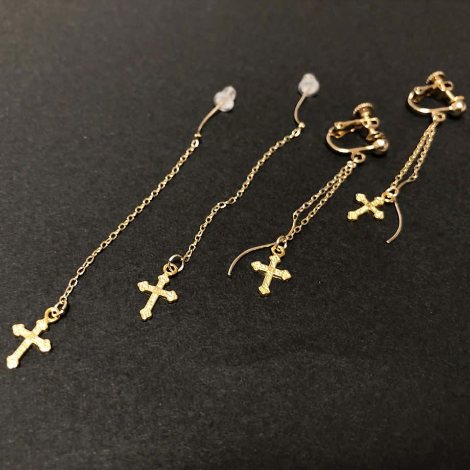 ゴールドチェーンクロスピアス／イヤリング - Gold Chain Cross
