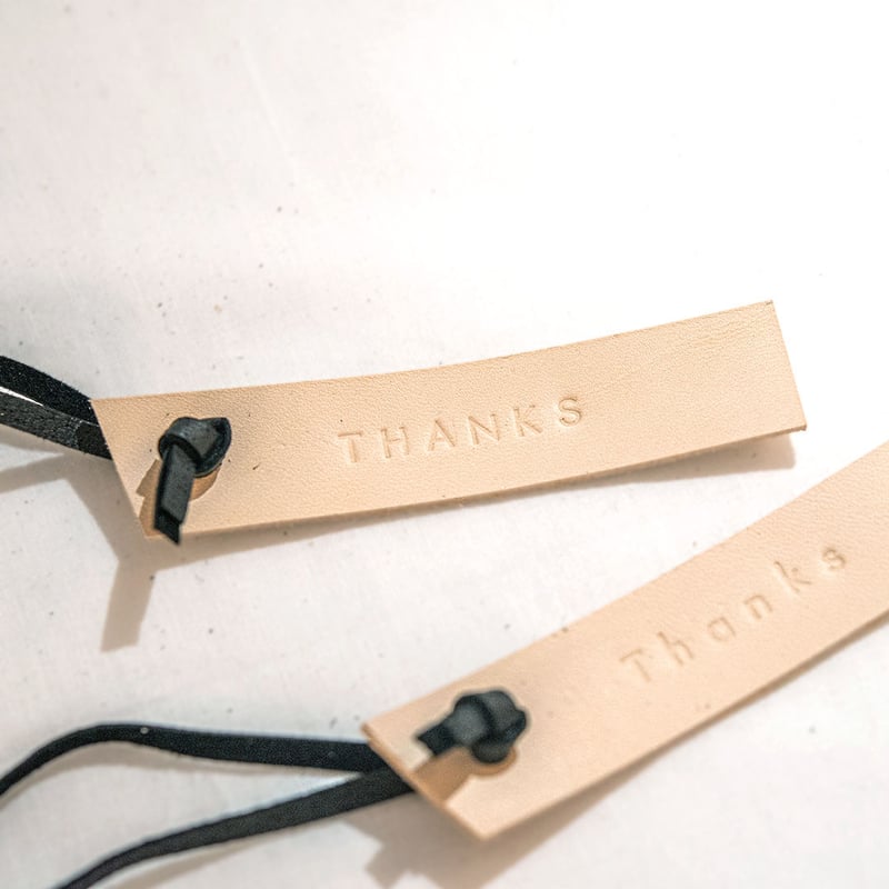 ヌメ革のタグ THANKS | SATO RISA GRAPHIC DESIGN