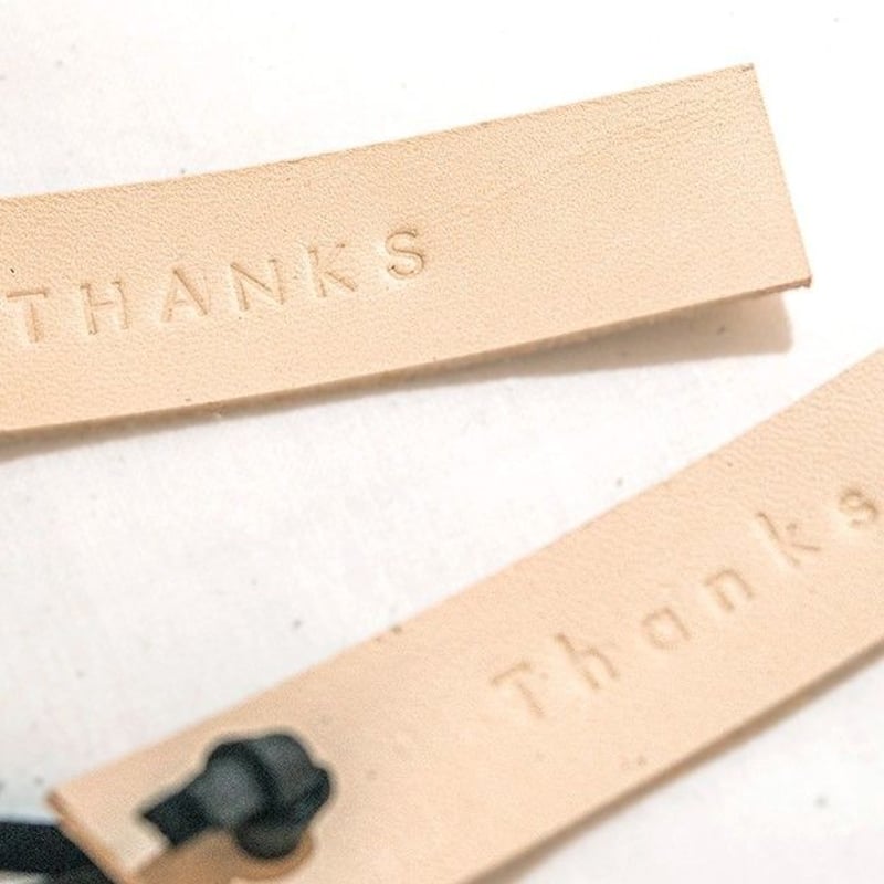 ヌメ革のタグ THANKS | SATO RISA GRAPHIC DESIGN