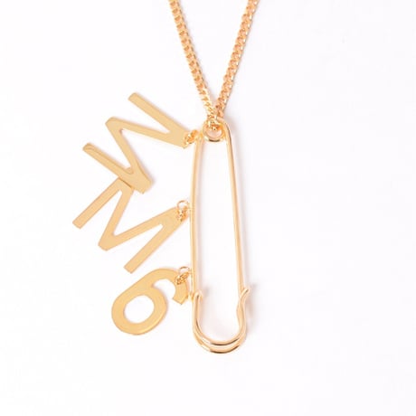 エムエムシックス メゾンマルジェラ MM6 MAISON MARGIELA MM6ロゴ付き安全ピンネックレス 真鍮 ゴールド