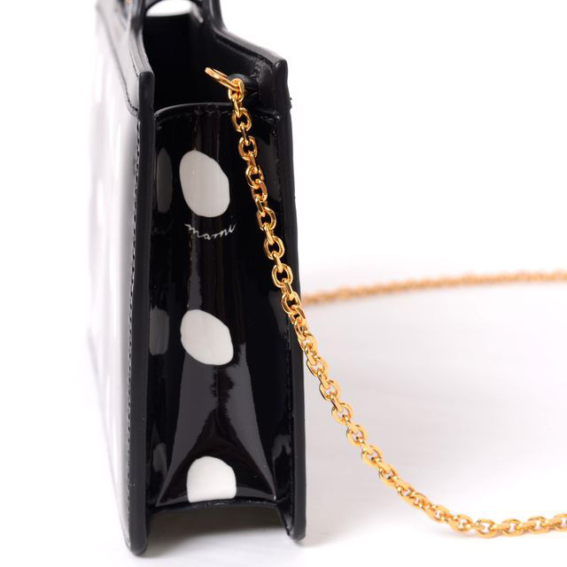 マルニ Marni チェーン付きロングウォレット パテントレザー 水玉