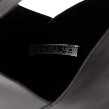 エムエムシックス メゾンマルジェラ MM6 MAISON MARGIELA フォーチュンクッキーショルダーバッグ カーフスキン ブラック