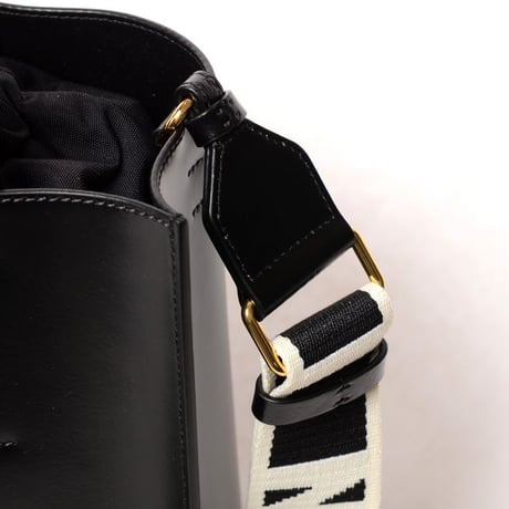 マルニ Marni North/South Museo トートバッグ スムースレザー ブラック