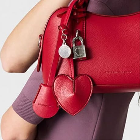 ステラマッカートニー stella mccartney ハートチャームキーリング ヴィーガン素材 レッド
