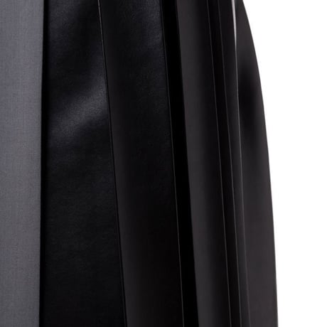 テラ TELA プリーツ使いスカート ウール合皮 グレーブラック