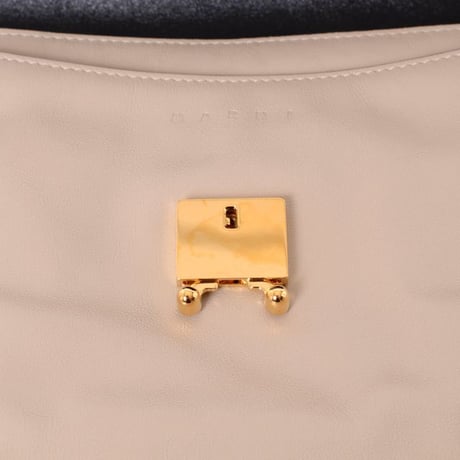 マルニ Marni トランクソフトバッグラージ 牛革 ブラックライトキャメル