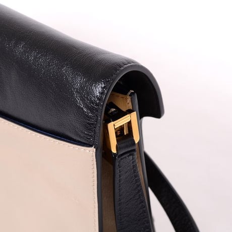 マルニ Marni トランクソフトバッグラージ 牛革 ブラックライトキャメル