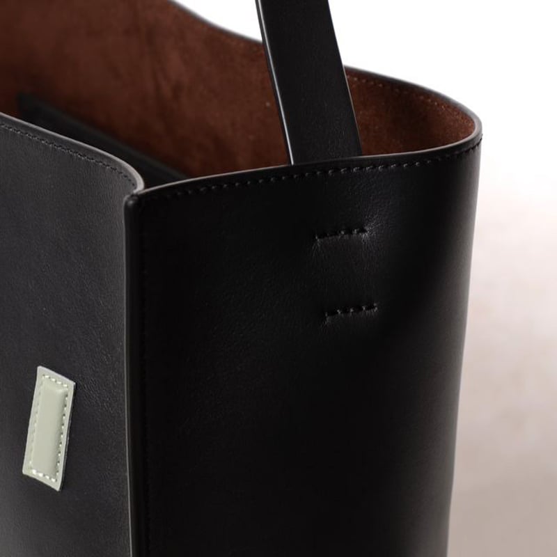 マルニ Marni Museoミディアムホーボーバッグ スムースカーフ