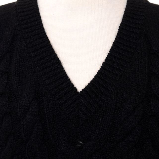 クイーンアンドベル queene and belle Vネックアラン編みセーター