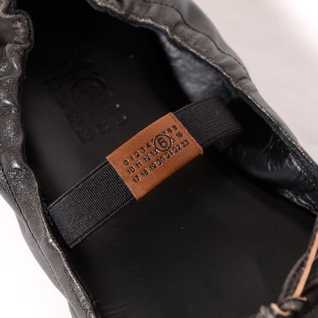 エムエムシックス メゾンマルジェラ MM6 MAISON MARGIELA スクエアトゥレザーバレエシューズ 牛革 ブラウン 正規取扱