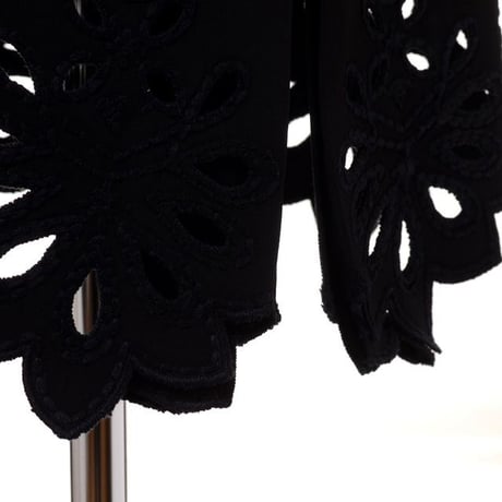 エルマノシェルビーノ ermanno scervino タイト刺繍スカート レーヨンストレッチ ブラック