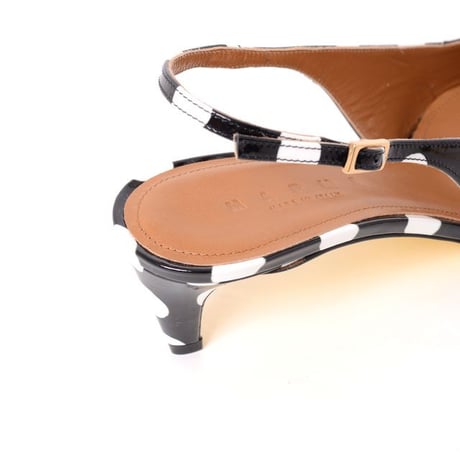 マルニ Marni バックストラップシューズ パテントレザー 水玉