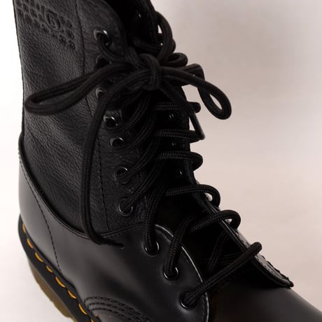 エムエムシックス メゾンマルジェラ MM6 MAISON MARGIELA レディース ドクターマーチンブーツ 牛革 ブラック