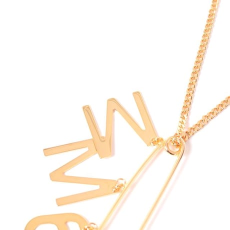 エムエムシックス メゾンマルジェラ MM6 MAISON MARGIELA MM6ロゴ付き安全ピンネックレス 真鍮 ゴールド