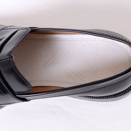 メゾン マルジェラ Maison Margiela Tabiローファーシューズ エナメル ブラック