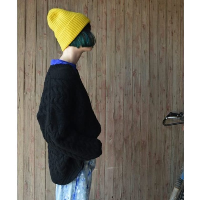 クイーンアンドベル queene and belle Vネックアラン編みセーター