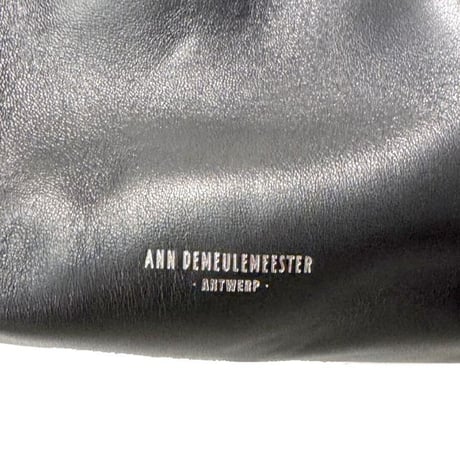 アンドゥムルメステール ann demeulemeester エディナイーストウエストショルダーバッグ 羊革 ブラック 正規取扱