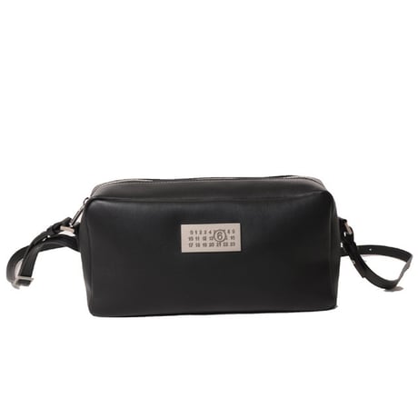 エムエムシックス メゾンマルジェラ MM6 MAISON MARGIELA ニューメリッククロスボディバッグ カーフスキン ブラック