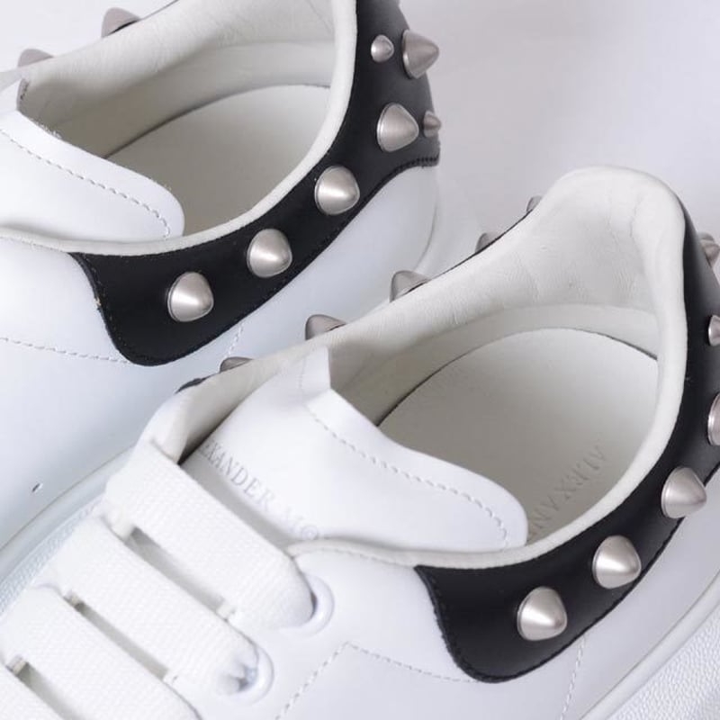 アレキサンダーマックイーン Alexander McQueen スタッズ付き アレキサンダーマックイーン Alexander McQueen スタッズ付き