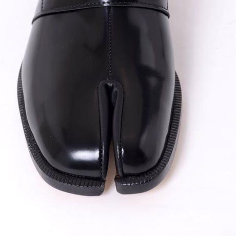 メゾン マルジェラ Maison Margiela Tabiローファーシューズ エナメル ブラック
