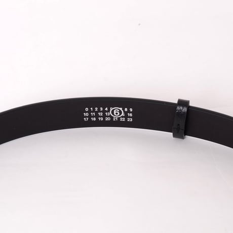 エムエムシックス メゾンマルジェラ MM6 MAISON MARGIELA Numericシグネチャー ベルト 牛革 ブラック