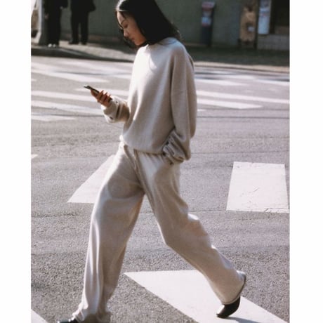 エクストリームカシミヤ extreme cashmere x オーバーフィットラウンドネック長袖セーター カシミア クリーム