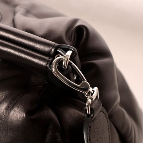 メゾン マルジェラ Maison Margiela Glam Slam ミディアム ショルダーバッグ ラムレザー ブラック レディースメンズ 正規取扱