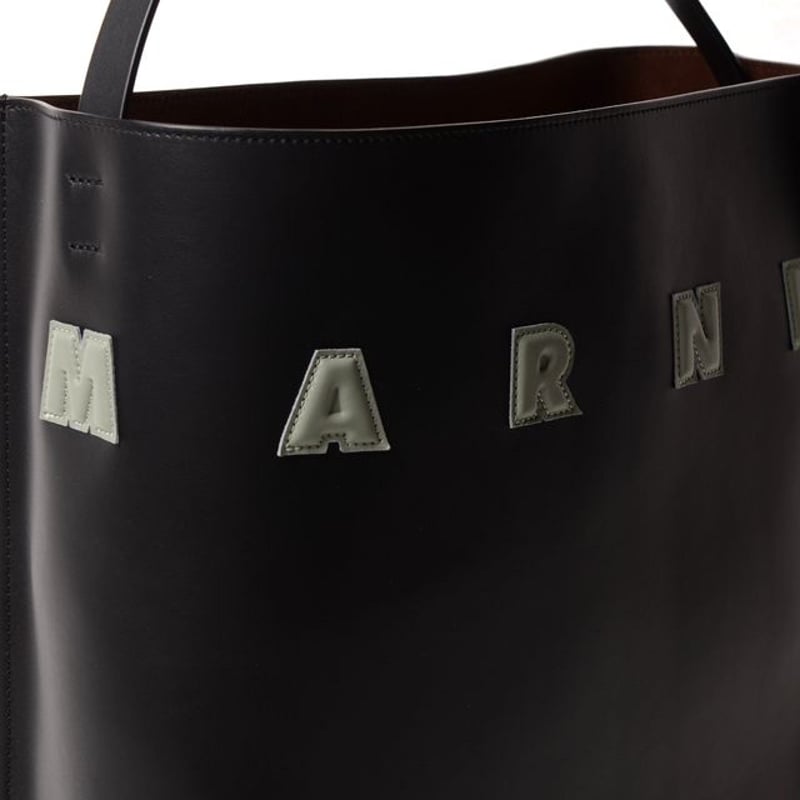 マルニ Marni Museoミディアムホーボーバッグ スムースカーフ