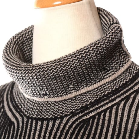エムエムシックス メゾンマルジェラ MM6 MAISON MARGIELA リバーシブルハイネックセーター ウールなど ブラック