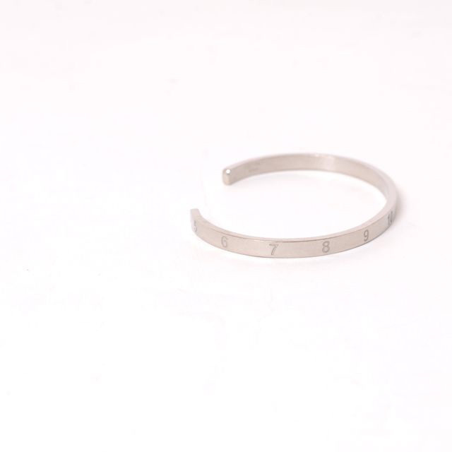 メゾン マルジェラ Maison Margiela ナンバリングカフ メゾン マルジェラ Maison Margiela ナンバリングカフ