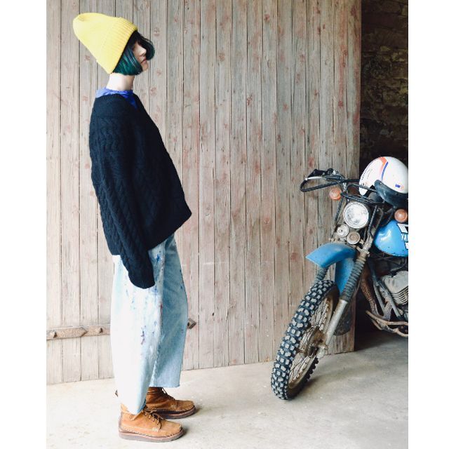 クイーンアンドベル　カシミヤニット　ハスキー　キャメル クイーンアンドベル queene and belle Vネックアラン編みセーター