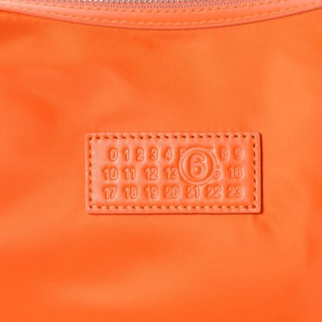 エムエムシックス メゾンマルジェラ MM6 MAISON MARGIELA ニューメリックバーティカルクロスボディバッグ ナイロン パパイヤ