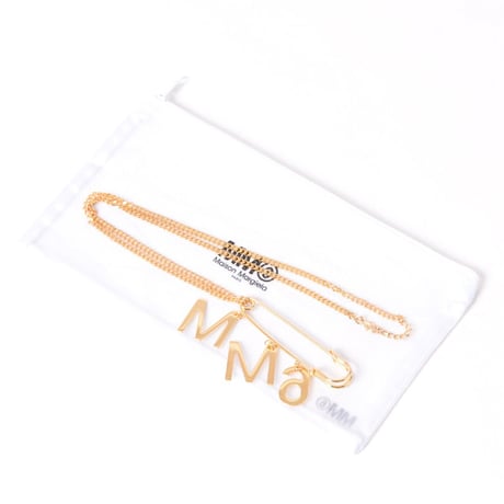 エムエムシックス メゾンマルジェラ MM6 MAISON MARGIELA MM6ロゴ付き安全ピンネックレス 真鍮 ゴールド