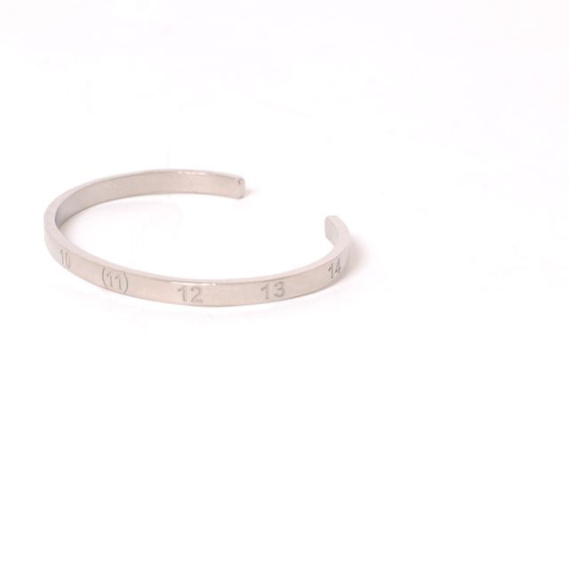 メゾン マルジェラ Maison Margiela ナンバリングカフ メゾン マルジェラ Maison Margiela ナンバリングカフ